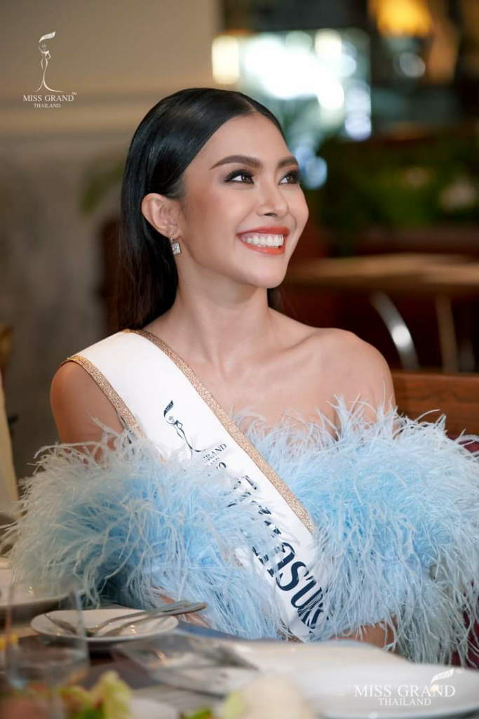 Gan! Setuju Ngga Sih, Potret Cewek Yang Noleh Candid Damagenya Kuat Banget?