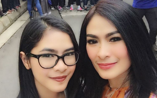 7 Artis Ini Bak Kakak Adik Dengan Putrinya, Nomor 1 Seperti Kembaran