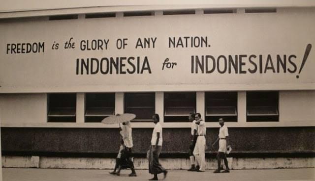 Jakarta Tahun 1945, Upacara Inggris Dan Belanda Di Istana Hindia Belanda