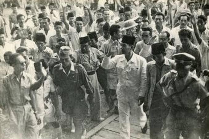 Jakarta Tahun 1945, Upacara Inggris Dan Belanda Di Istana Hindia Belanda