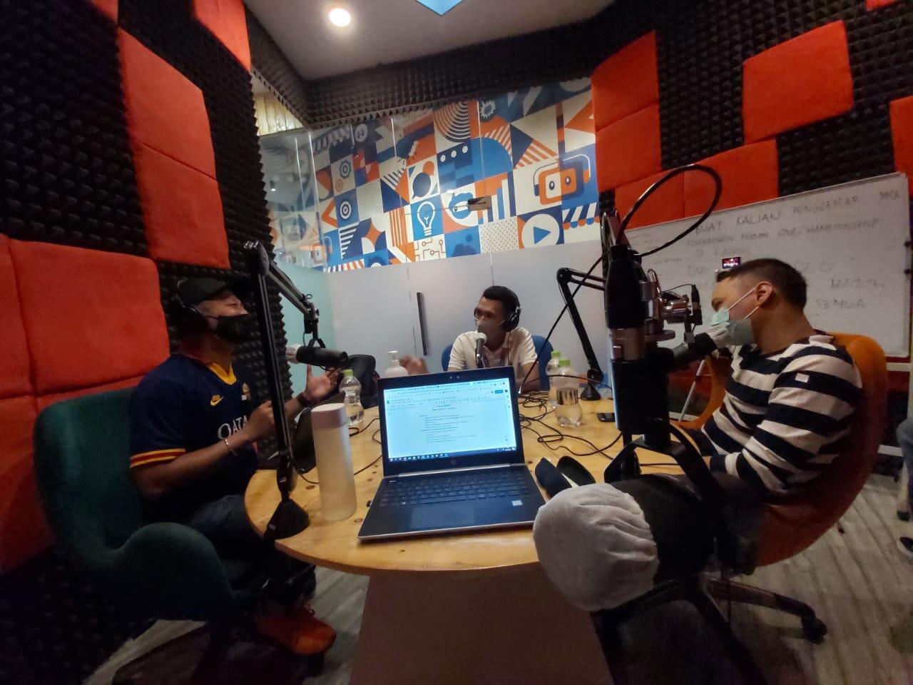 Kelihatannya Sih Enak Jadi Sportcaster, Tapi.........