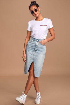 TAMPIL STYLISH, CONTEK 7 TIPS PADU-PADAN ROK & SNEAKER.