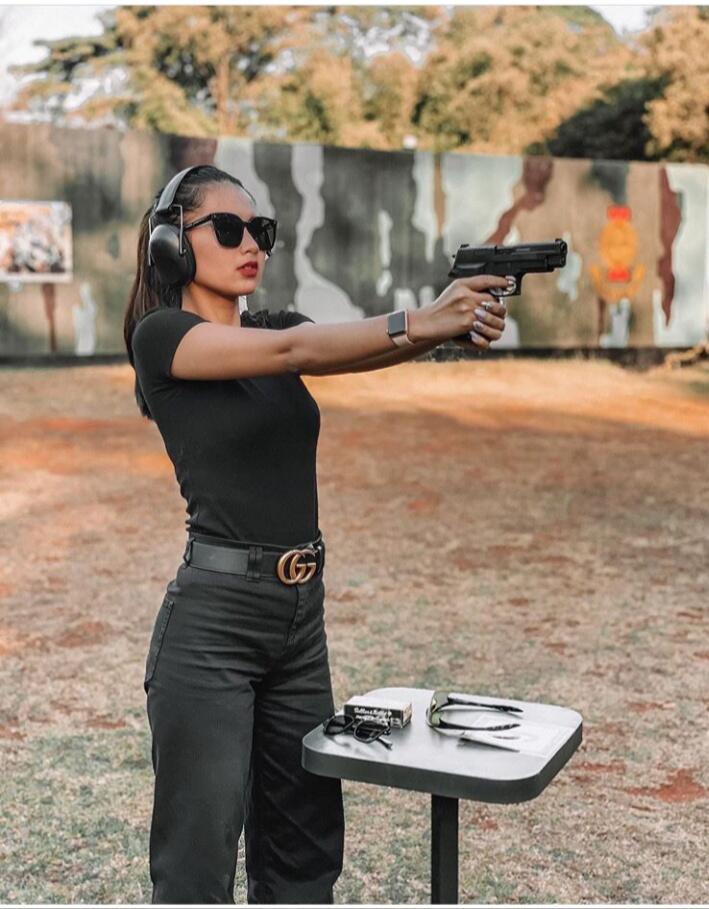 Gansist Penggemar Presenter Cantik Ini? Yuk, Kita Kepoin Foto-foto Menawannya