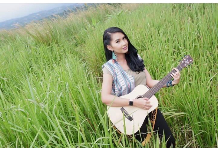 Gansist Penggemar Presenter Cantik Ini? Yuk, Kita Kepoin Foto-foto Menawannya