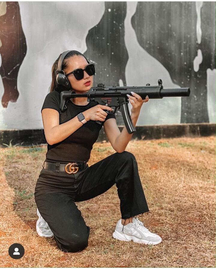 Gansist Penggemar Presenter Cantik Ini? Yuk, Kita Kepoin Foto-foto Menawannya