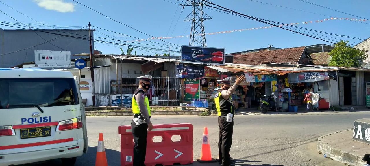 Sat Lantas Polres Gowa Atur Lalin Depan KPU Gowa