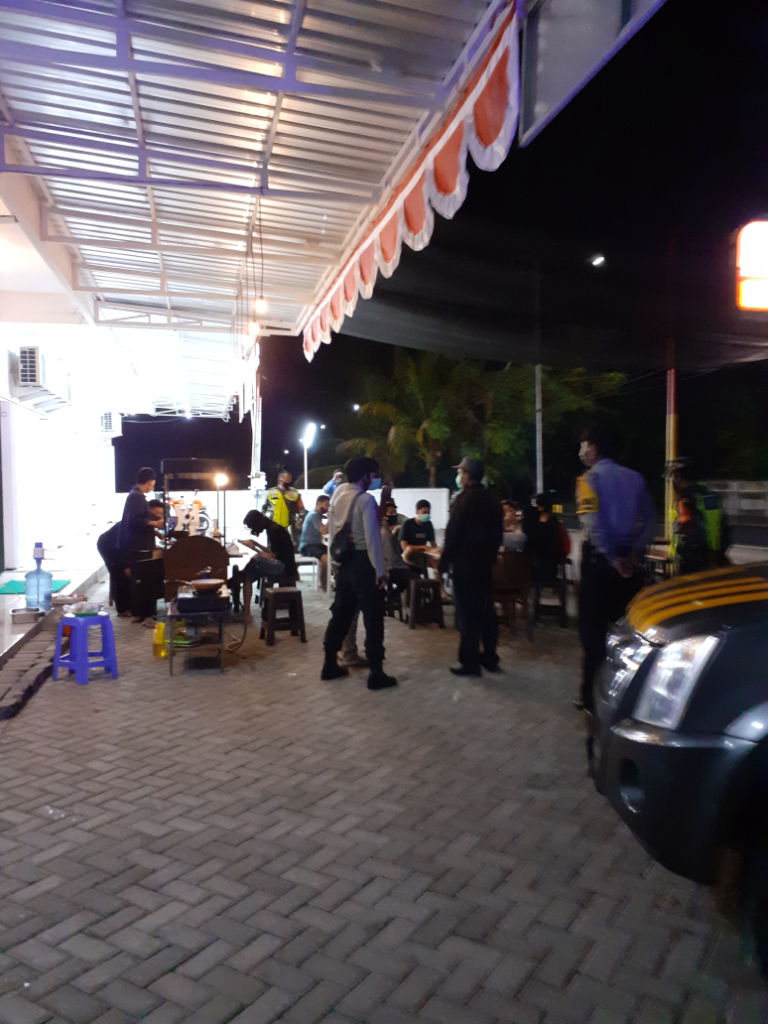 Nongkrong Nyaman, Pemilik Kedai Aman