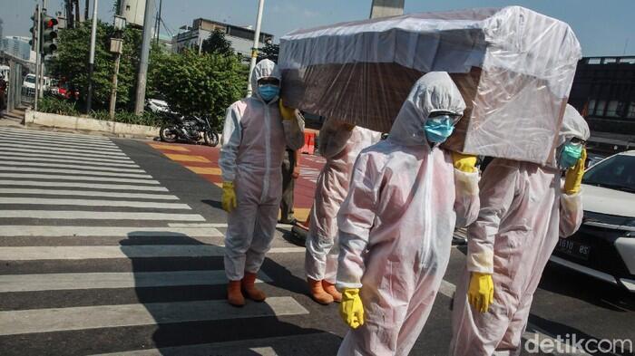 8 Ribu Lebih Meninggal, Ini Riwayat Kematian Corona RI Sepekan Terakhir