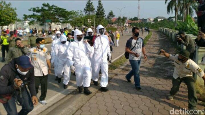 Pelanggar Masker Ini Kapok Ditandu Diiringi Tahlil: Rasanya Pengin Mati.