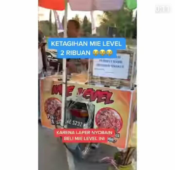 Wow Ada Mie Level Pedas dengan Harga 2 Ribu! Nostalgia Masa SD Yuk