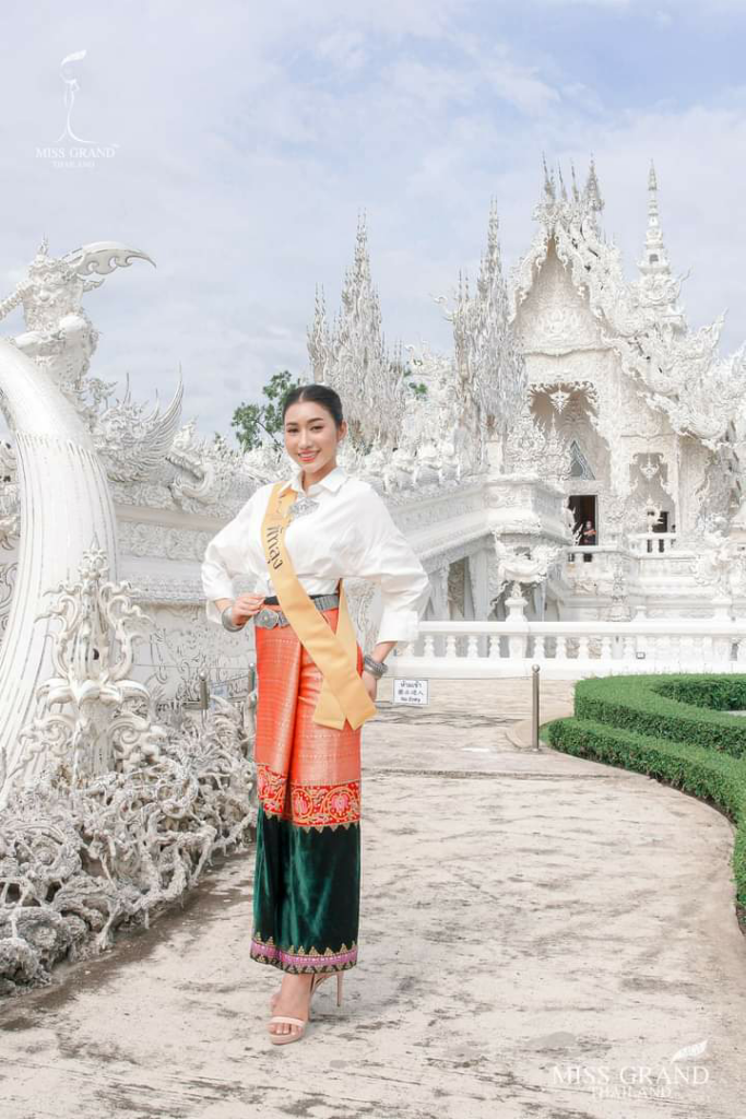 Cantik Dan Anggun, Ini Pesona Gadis Thailand Kenakan Traditional Costume