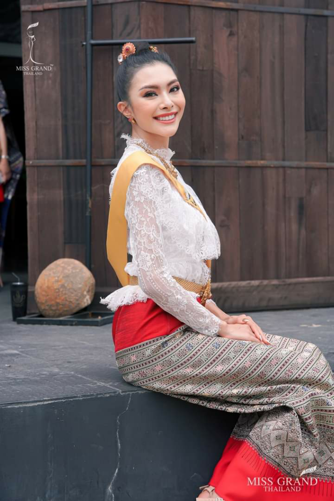 Cantik Dan Anggun, Ini Pesona Gadis Thailand Kenakan Traditional Costume