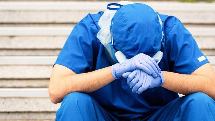 COVID-19 Tak Terkendali, Dokter Paru: Kami Sudah Kelelahan
