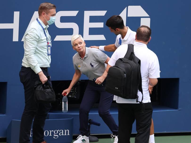 Pelacur Karen Membuat Djokovic Didiskualifikasi Dari Turnamen