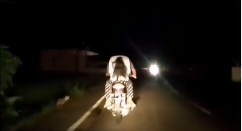 Hampir Bikin Kaget! Dikira Hantu, Ternyata Cuma Rambut Perempuan Dikuncir
