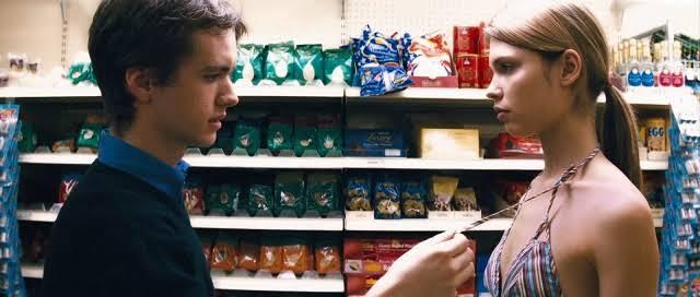 Menghentikan Waktu Lewat Melukis ( Rangkuman Film CASHBACK)