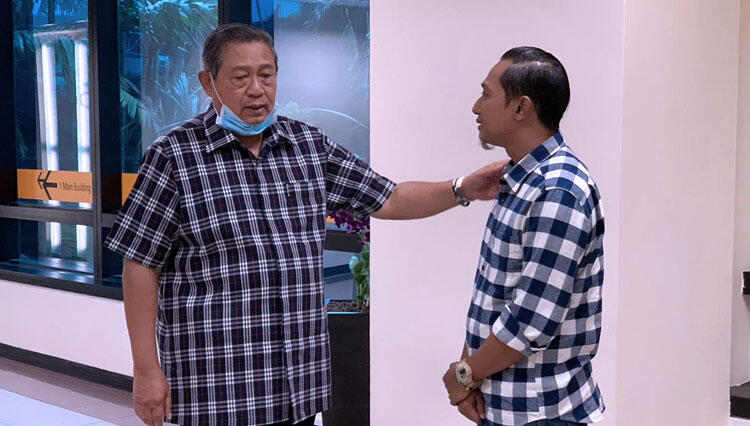 Ketika Title Sarjana Kalah dengan Title “Keponakan SBY”, Punya Value Lain Gak?