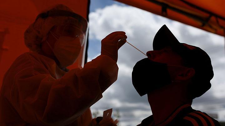 Anies: Mulai Besok Pasien Covid-19 Tak Boleh Isolasi Mandiri di Rumah