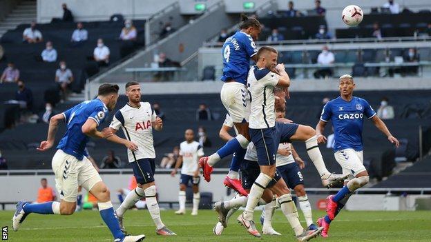 Tottenham Lagi-Lagi Kalah, Sudah Seharusnya Kah Mourinho Out?