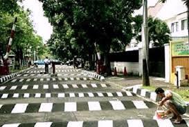 Polisi Tidur Bentuknya Kok Begini, Lo Berani Lewat?