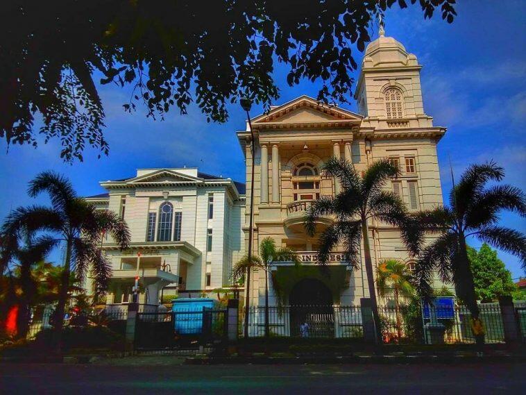 Uniknya Gaya Arsitektur De Javasche Bank Peninggalan kolonial Belanda Di Cirebon