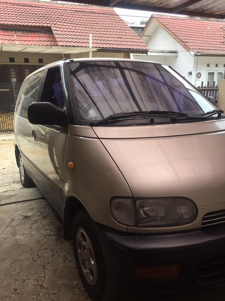 Nissan serena 1999