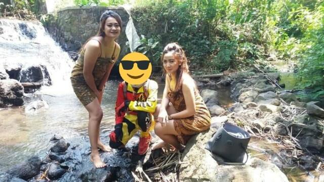 Gadis Desa Pakai Jarik Jadi Jalur Gowes Eksotis