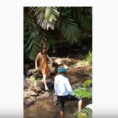 Gadis Desa Pakai Jarik Jadi Jalur Gowes Eksotis