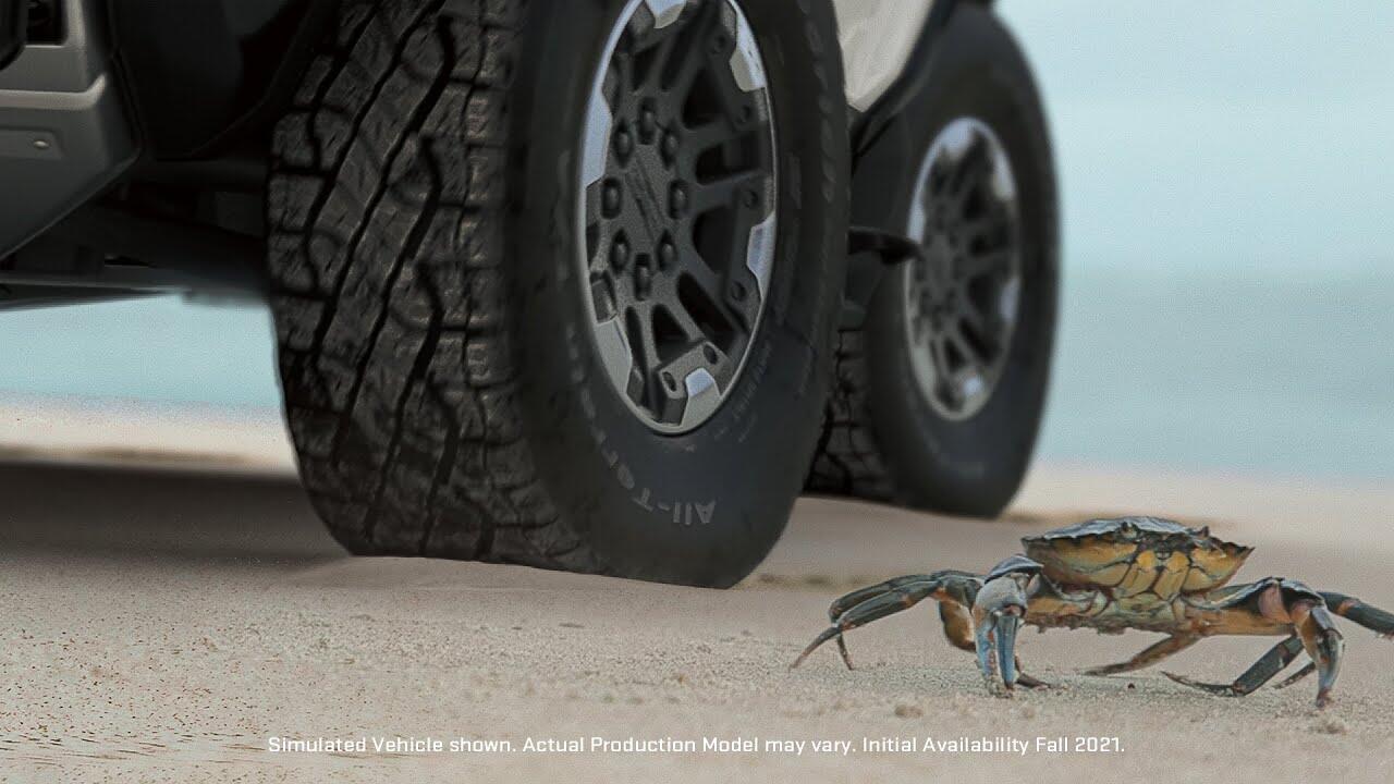  Layaknya Kepiting, Mobil Listrik Hummer Bisa Jalan Miring