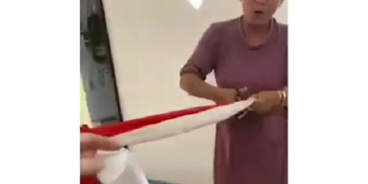 Viral Video Tik Tok Emak-emak Gunting Bendera Merah Putih! Benarkah Demi Konten?