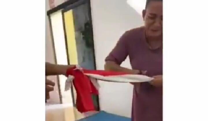 Viral Video Tik Tok Emak-emak Gunting Bendera Merah Putih! Benarkah Demi Konten?