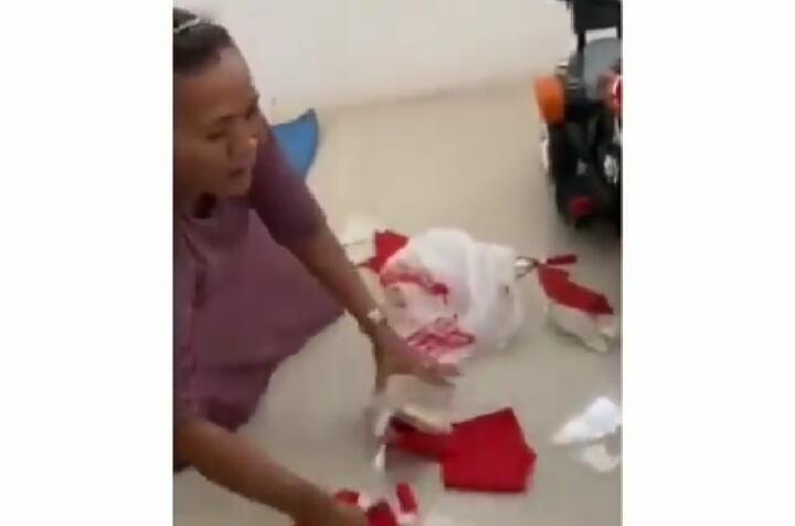 Viral Video Tik Tok Emak-emak Gunting Bendera Merah Putih! Benarkah Demi Konten?