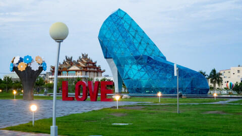 8 TEMAT WISATA PALING UNIK, TAMAN NERAKA HINGGA MUSEUM RAMBUT.