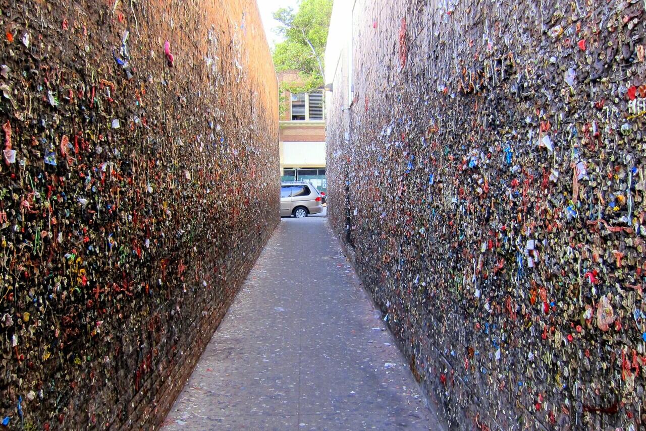 8 TEMAT WISATA PALING UNIK, TAMAN NERAKA HINGGA MUSEUM RAMBUT.