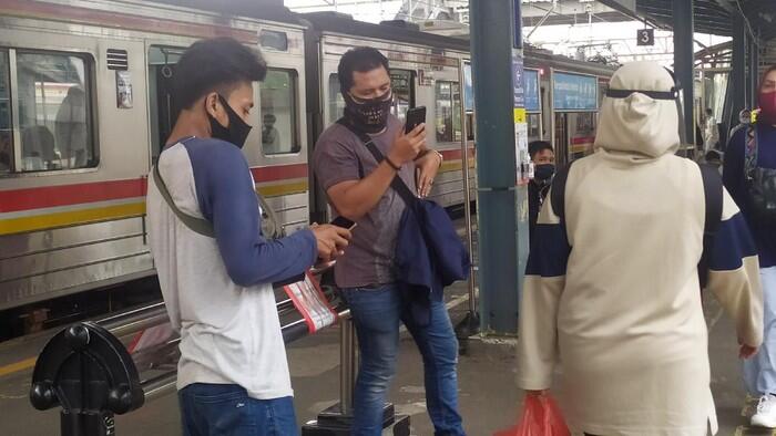 Penjelasan Masker Dan Buff Dilarang Dipakai Bila Naik KRL