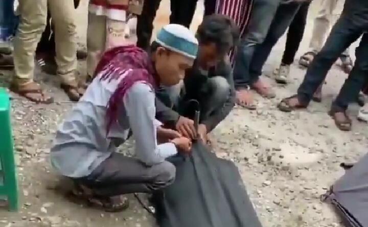 Heboh Pertunjukan Sosok Manusia Dipocong Kain Hitam! Sulap Atau Settingan Kesurupan?