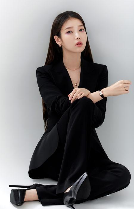 IU Rayakan 12 Tahun Debut dengan Berdonasi untuk Sesama