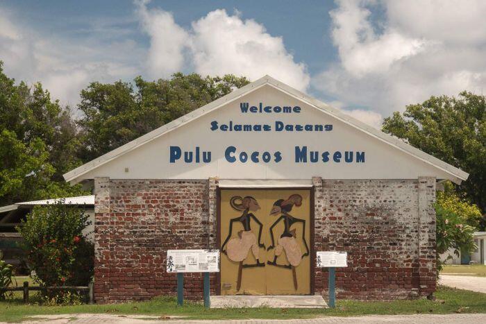 Pulau Cocos orang Melayu;Malaysia dan Indonesia