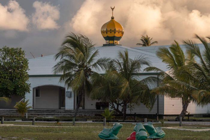 Pulau Cocos orang Melayu;Malaysia dan Indonesia