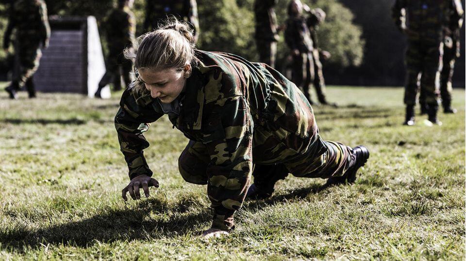 Elisabeth Putri di Lumpur Belgia dan Pelatihan Militer