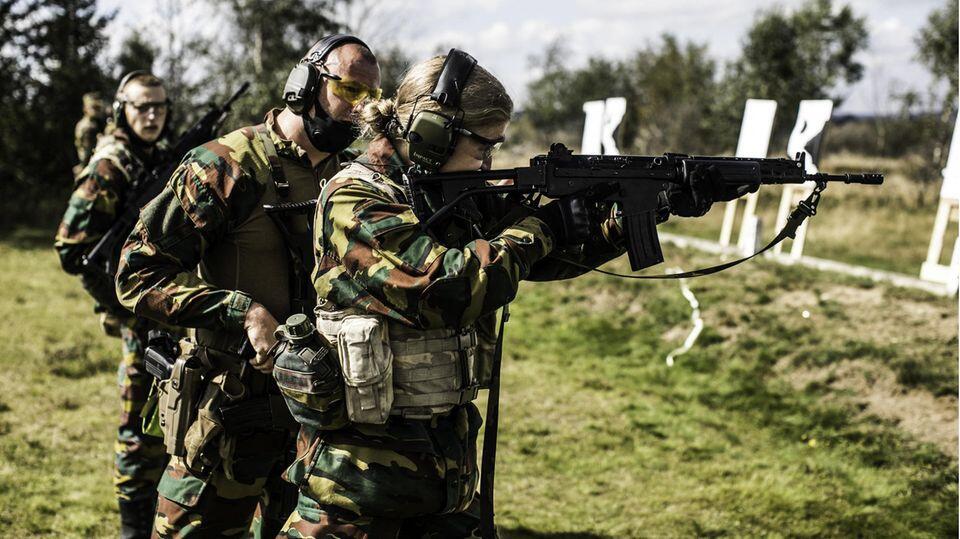 Elisabeth Putri di Lumpur Belgia dan Pelatihan Militer