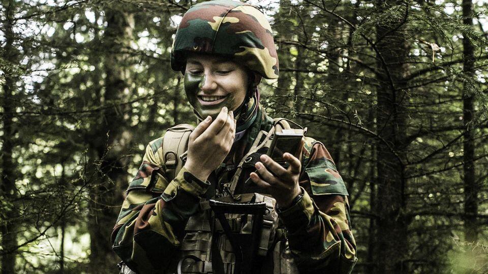 Elisabeth Putri di Lumpur Belgia dan Pelatihan Militer