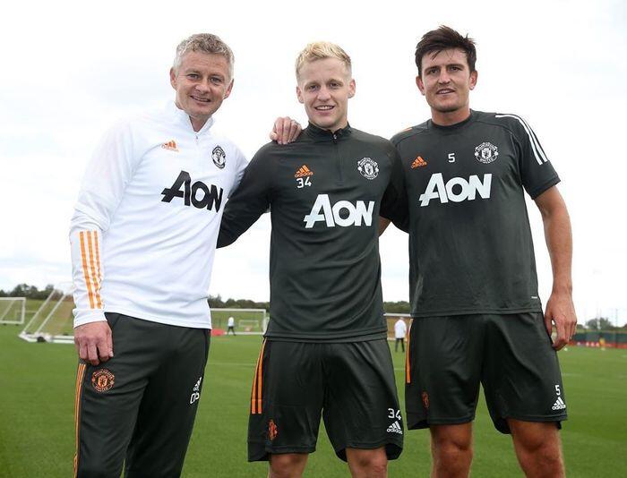 Donny Van De Beek Tidak Bisa Masuk Starting Line up MU, Ada Apa Sebenarnya?