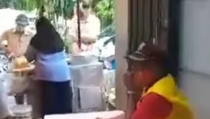 Petugas FKDM Maksa Makan Di Tempat, Endingnya Di Pecat