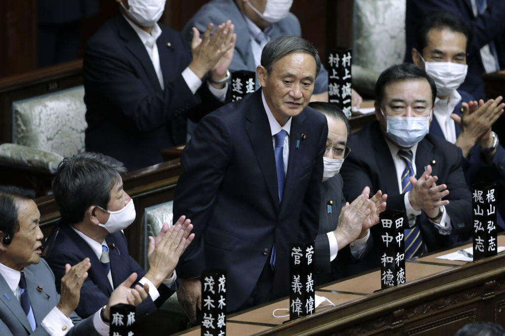 Yoshihide Suga PM Jepang yang Baru Akan Pertahankan Abenomic warisan Abe