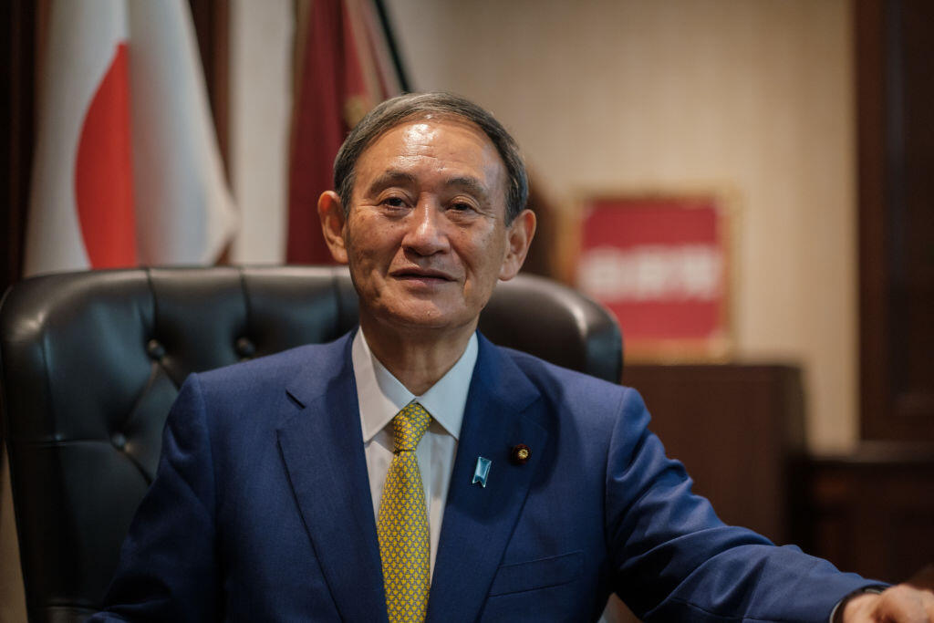 Yoshihide Suga PM Jepang yang Baru Akan Pertahankan Abenomic warisan Abe