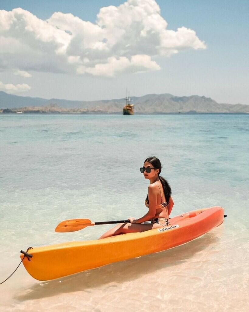 Potret Soraya Rasyid Pamer Body Goals saat Liburan di Labuan Bajo