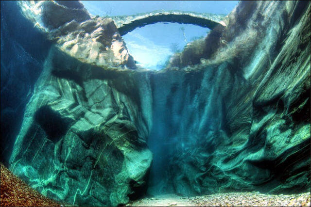 Foto Indahnya Verzasca Sungai Kristal Di Swiss