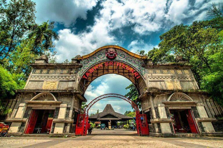 &#91;COC reg. Solo&#93;Indah dan Bersejarah! 3 Taman di Solo Ini Bisa Bikin Galaumu Hilang