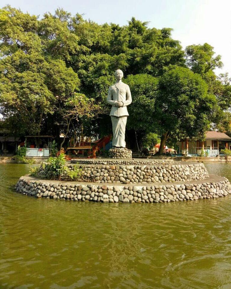 &#91;COC reg. Solo&#93;Indah dan Bersejarah! 3 Taman di Solo Ini Bisa Bikin Galaumu Hilang